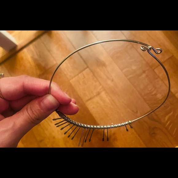 Shiny looking necklace - Picture 4 of 4